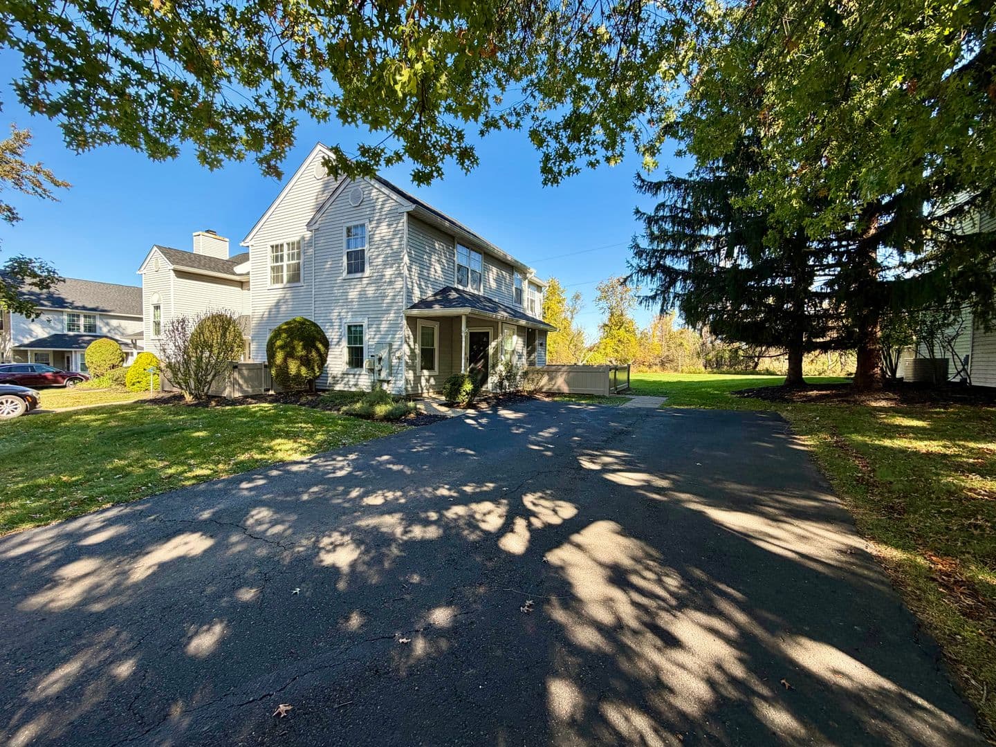 Newtown House: 32 Everett Dr