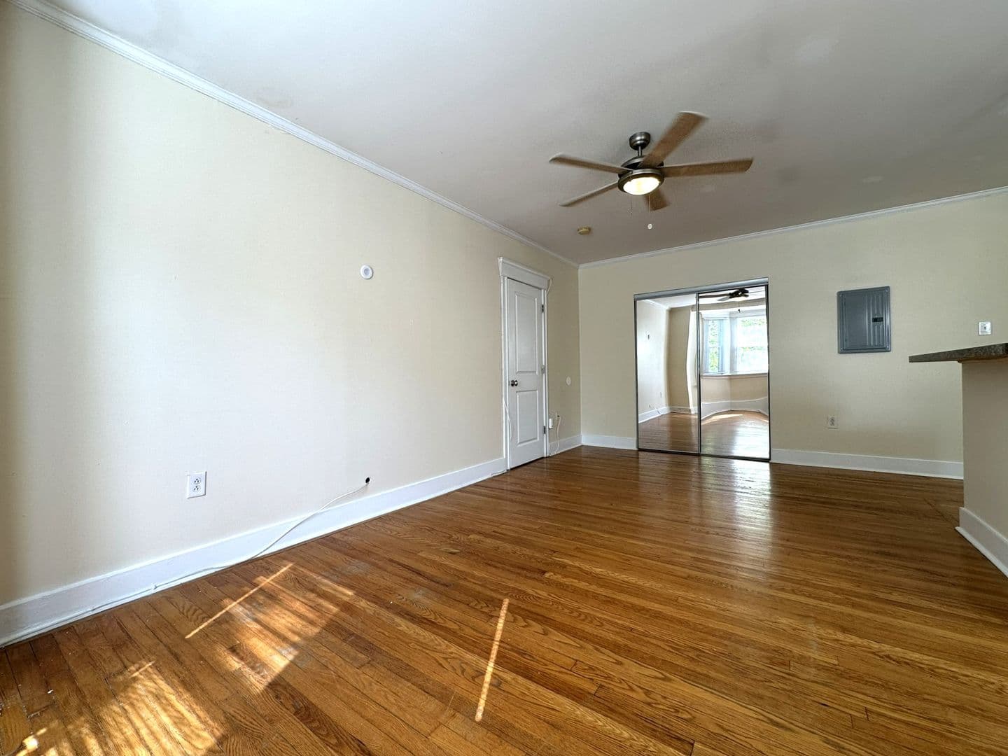 Philadelphia Apartment: 437 W School House Ln