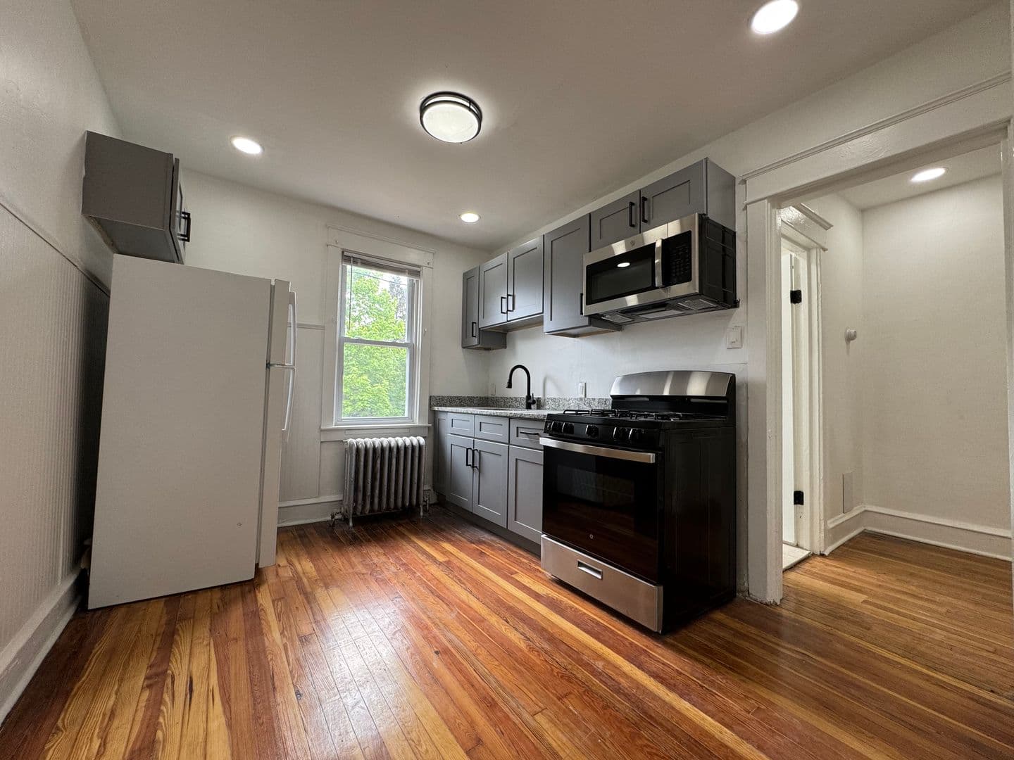 East Lansdowne Condo: 171 Lewis Ave - Unit B