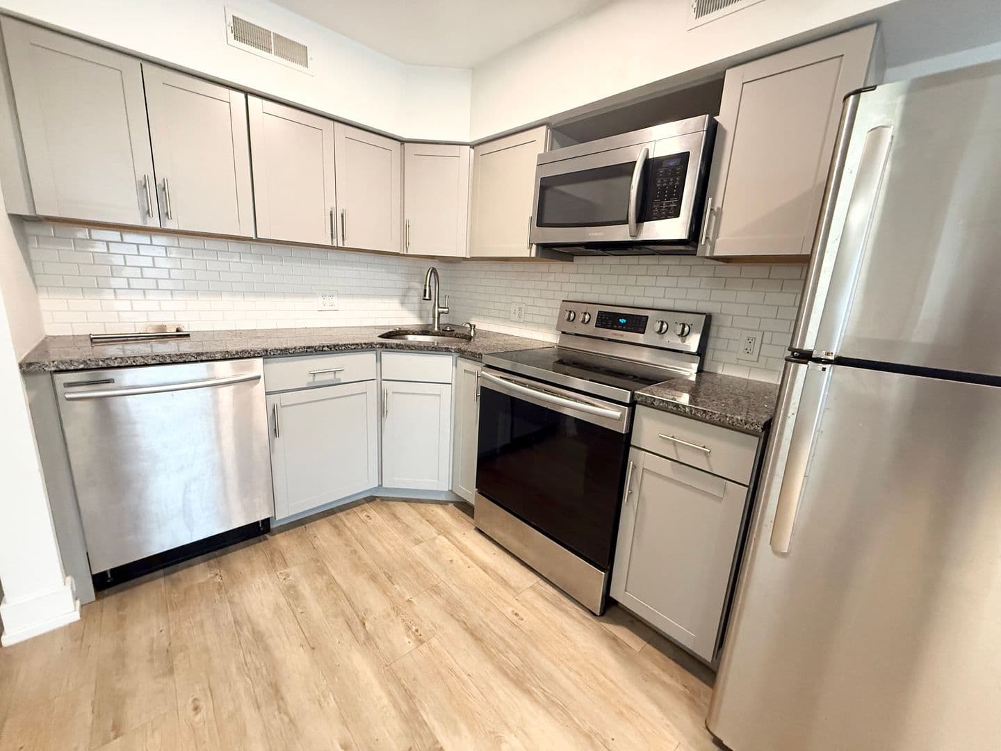 Norristown Apartment: 221 W Main St