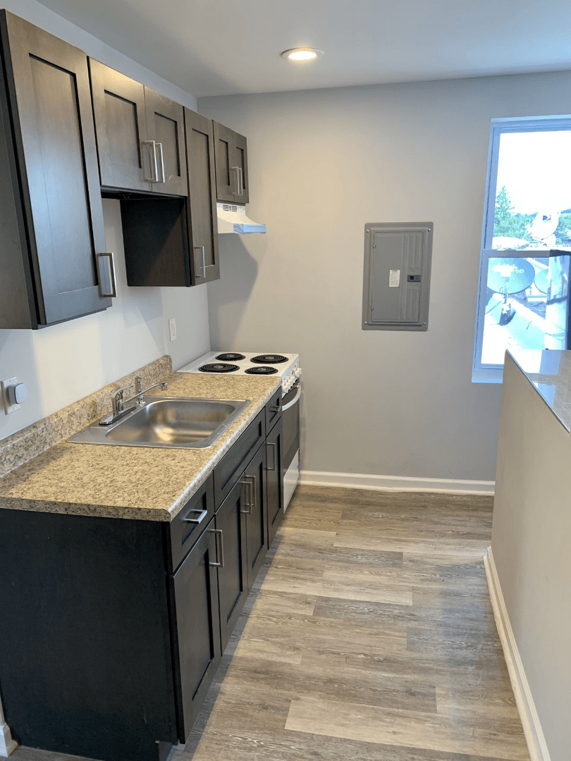 Philadelphia Apartment: 133 E Roosevelt Blvd