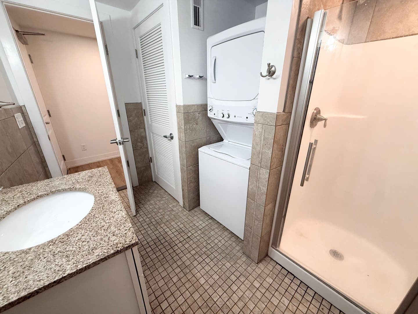Norristown Apartment: 221 W Main St