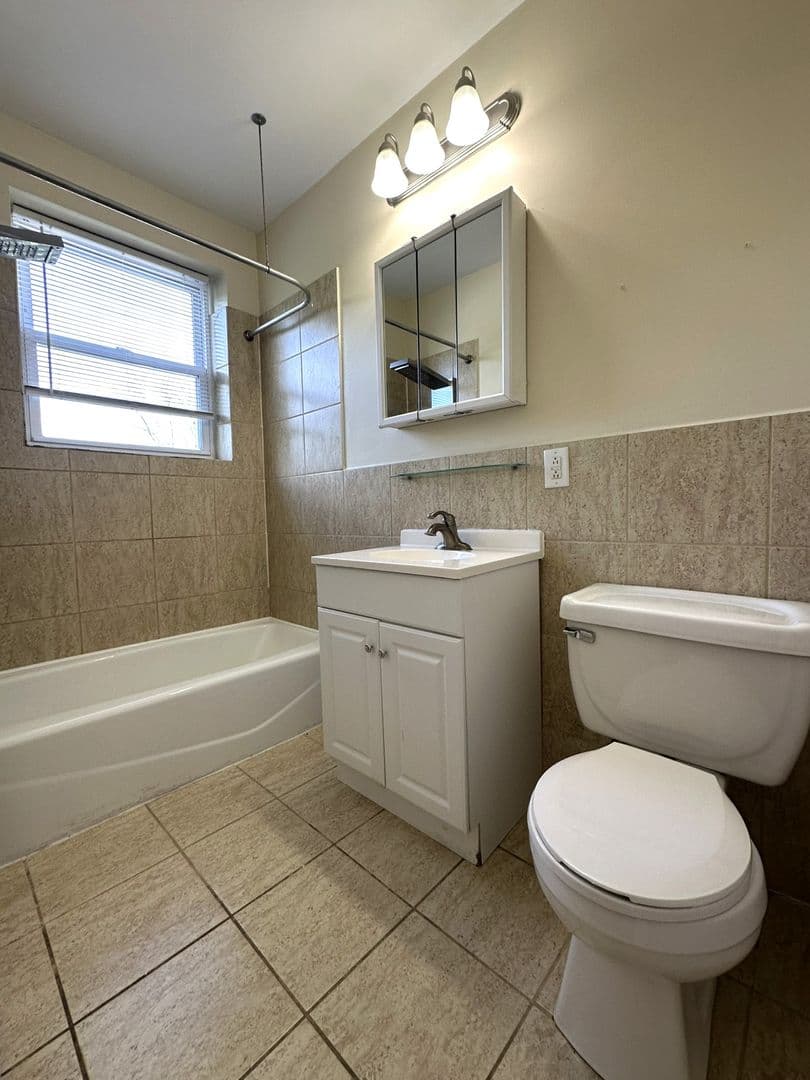 Philadelphia Apartment: 437 W School House Ln