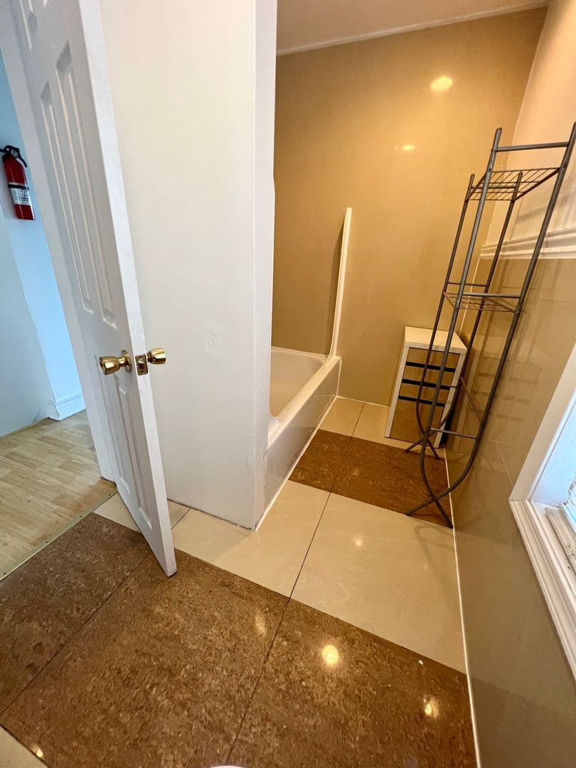 Philadelphia Townhome: 412 N 32nd St
