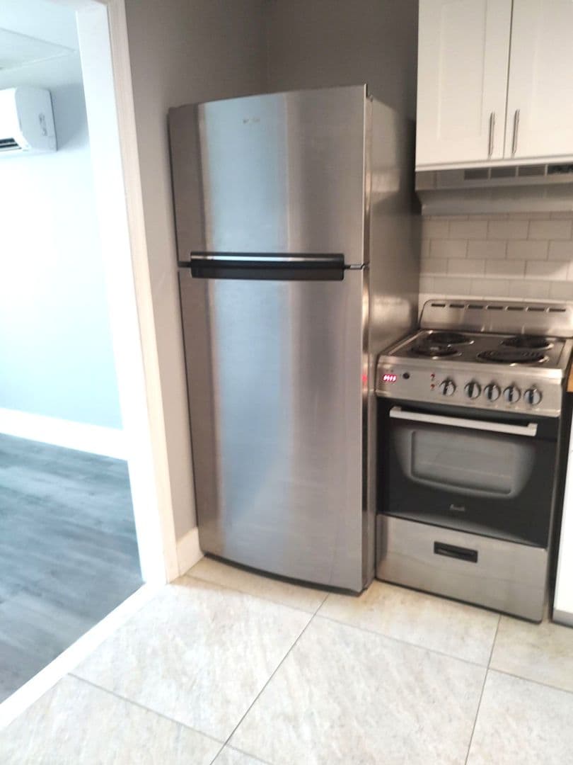 Philadelphia Apartment: 1003 S 13th St