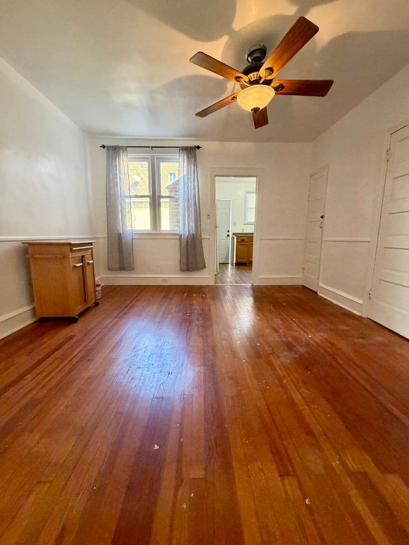 Collingdale House: 7 Rhodes Ave