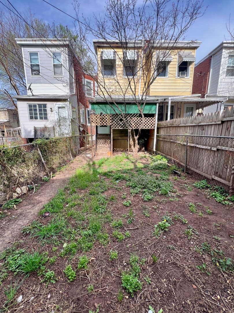 Norristown Townhome: 502 Buttonwood St