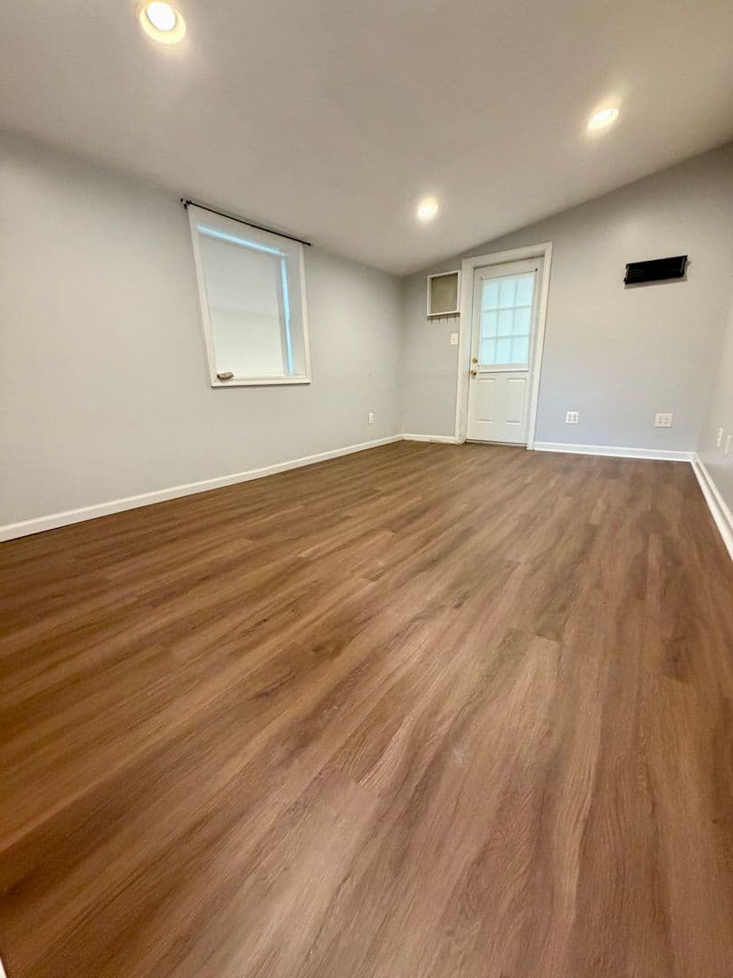 Glenside House: 300 Winding Way