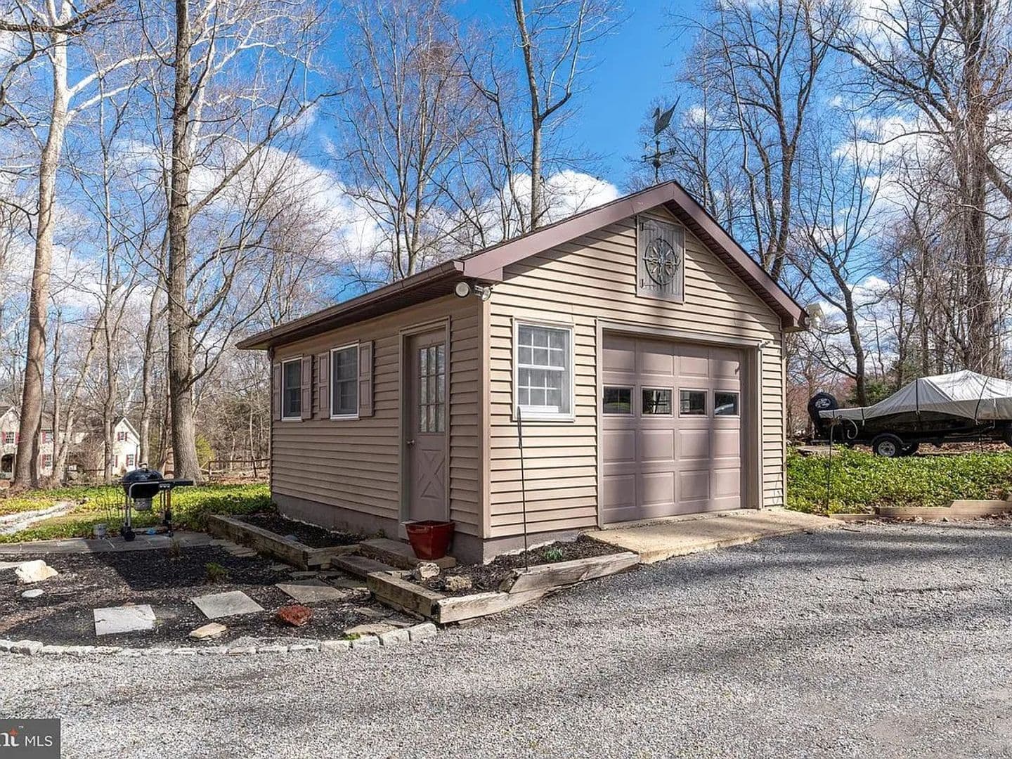 New Hope House: 1596 River Rd