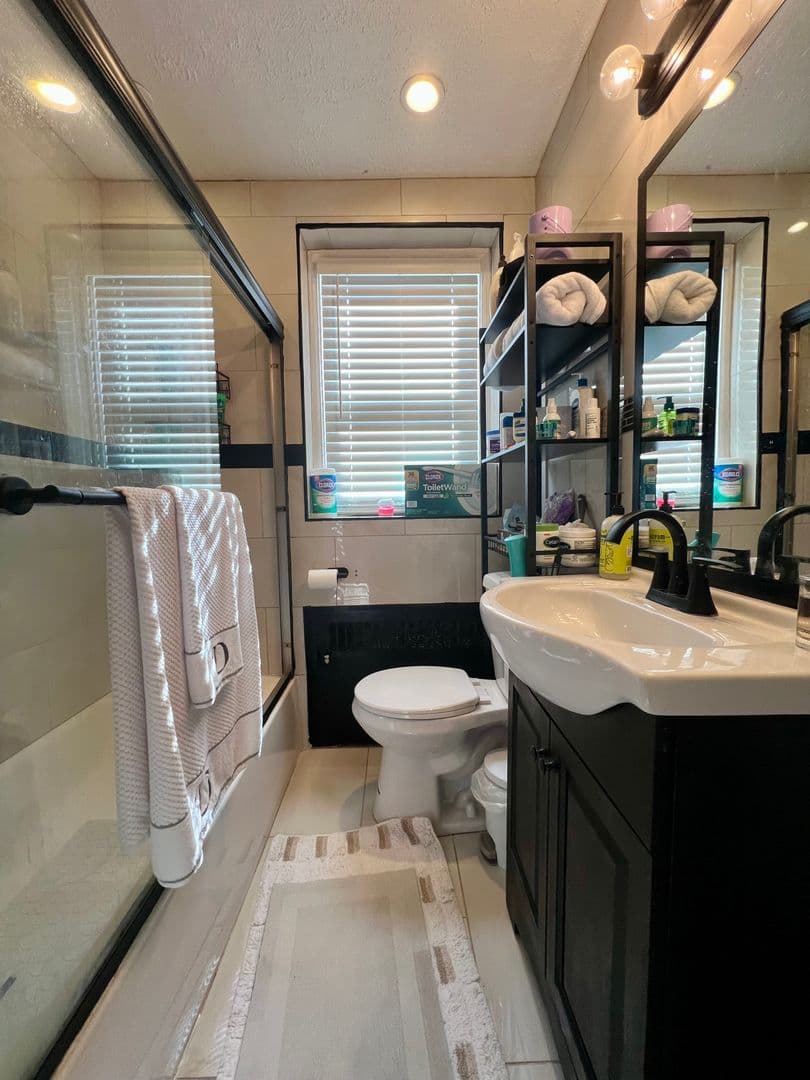 Lansdowne Townhome: 317 Barker Ave
