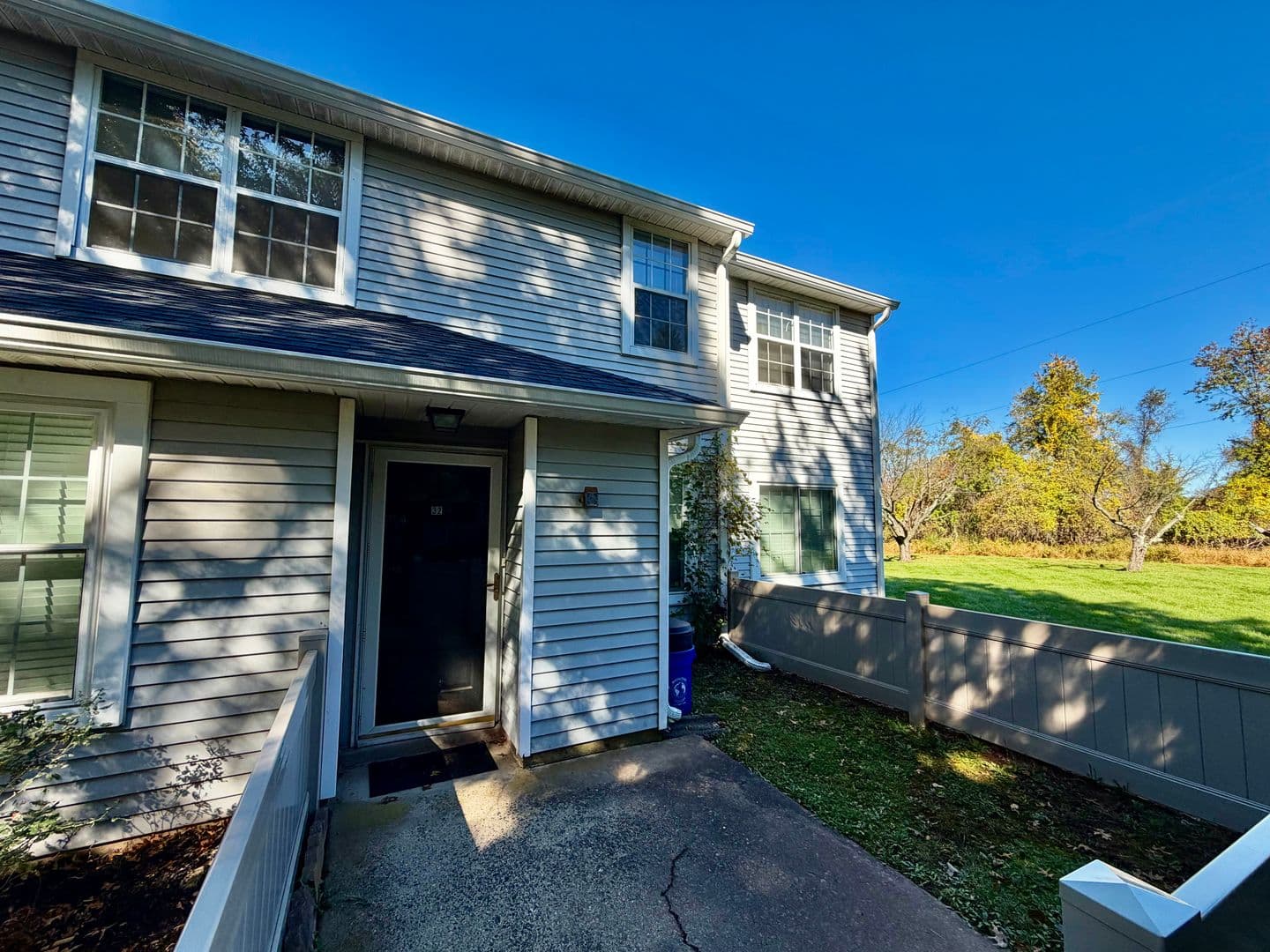 Newtown House: 32 Everett Dr