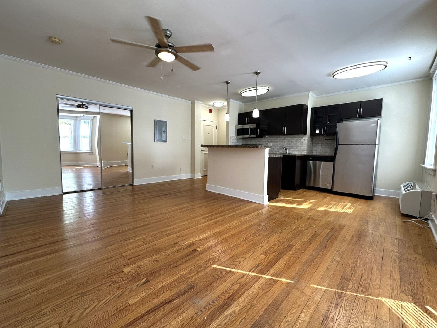 Philadelphia Apartment: 437 W School House Ln