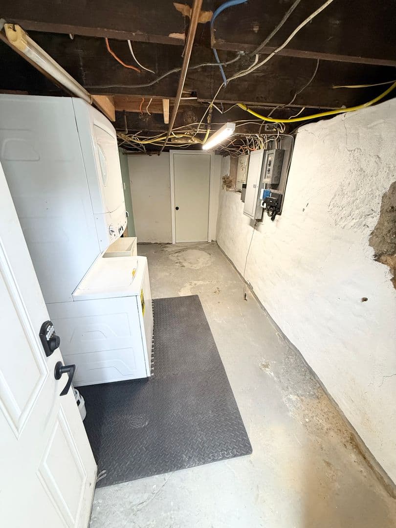 East Lansdowne Condo: 171 Lewis Ave - Unit B