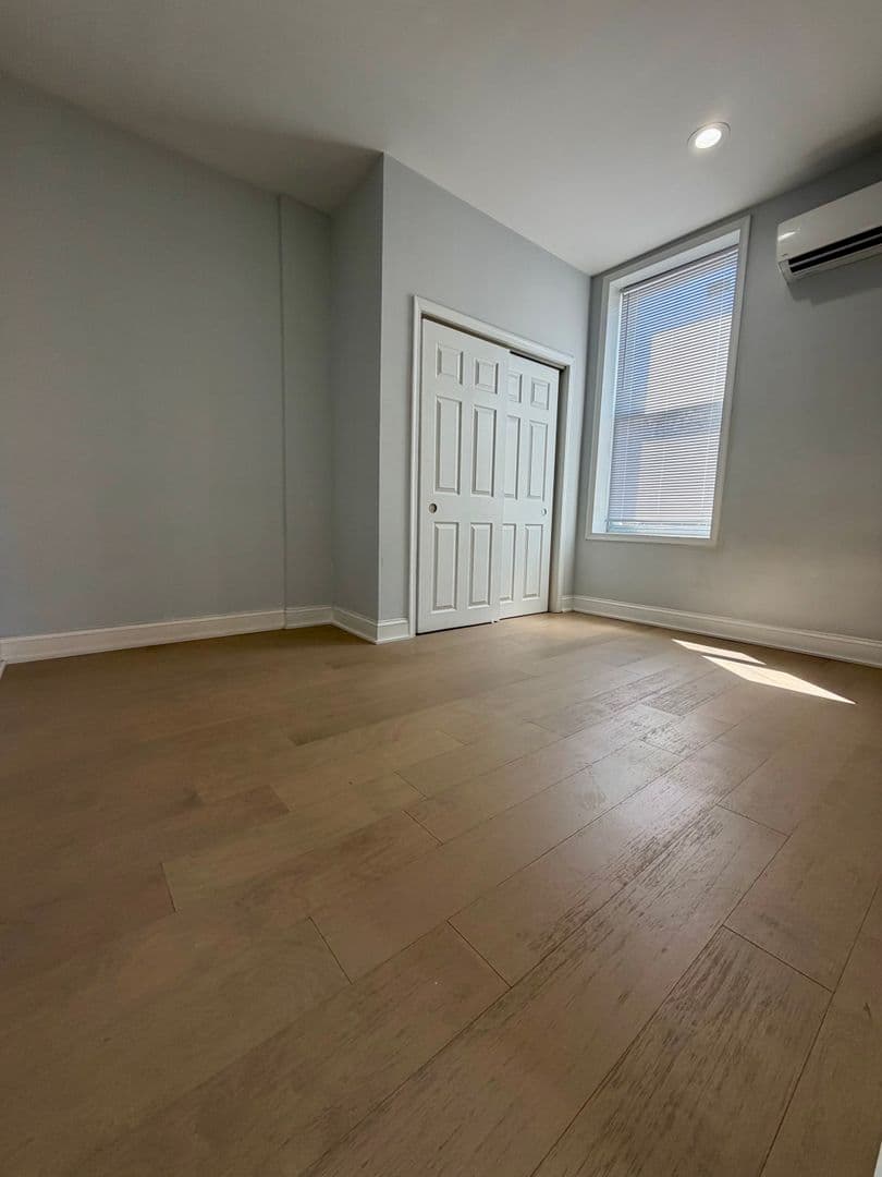 Philadelphia Apartment: 1247 Snyder Ave