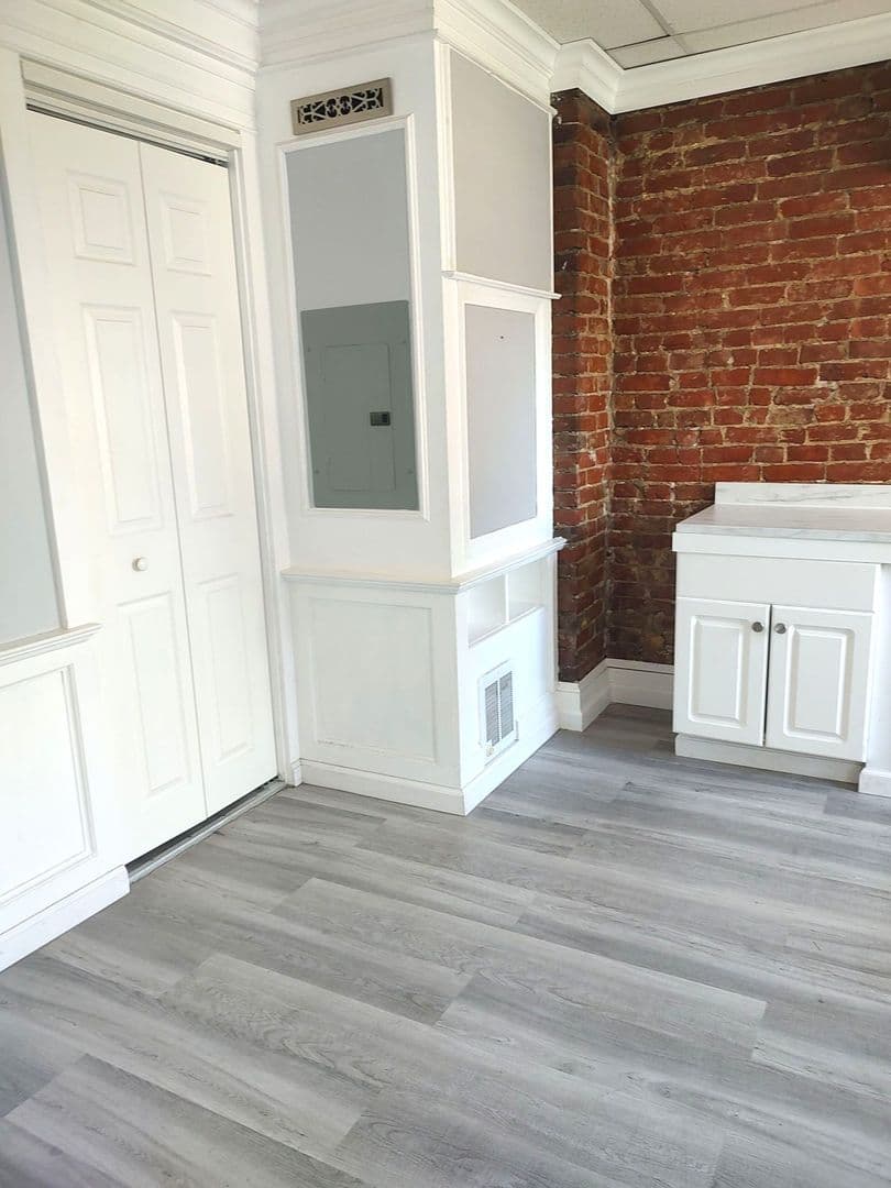 Philadelphia Apartment: 1003 S 13th St