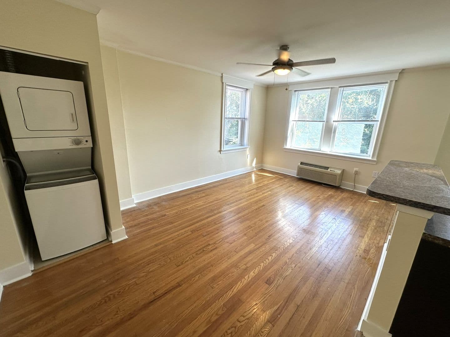 Philadelphia Apartment: 437 W School House Ln