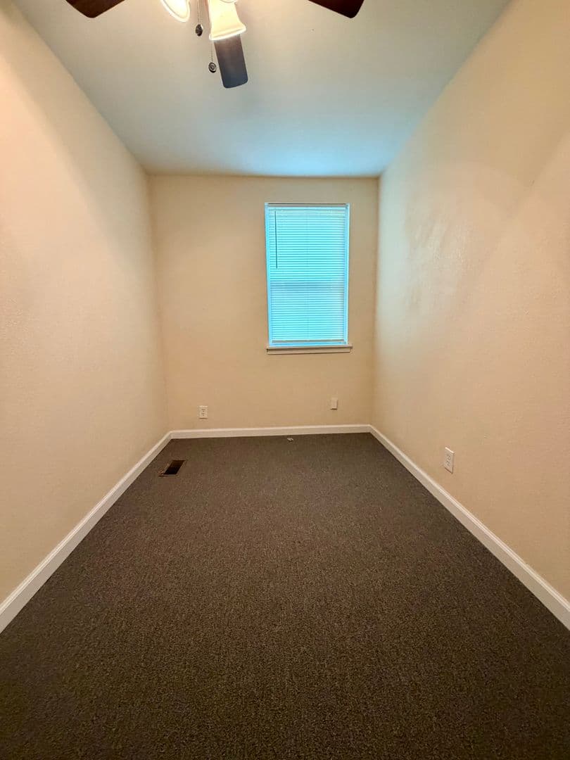 Philadelphia House: 1668 E Walnut Ln