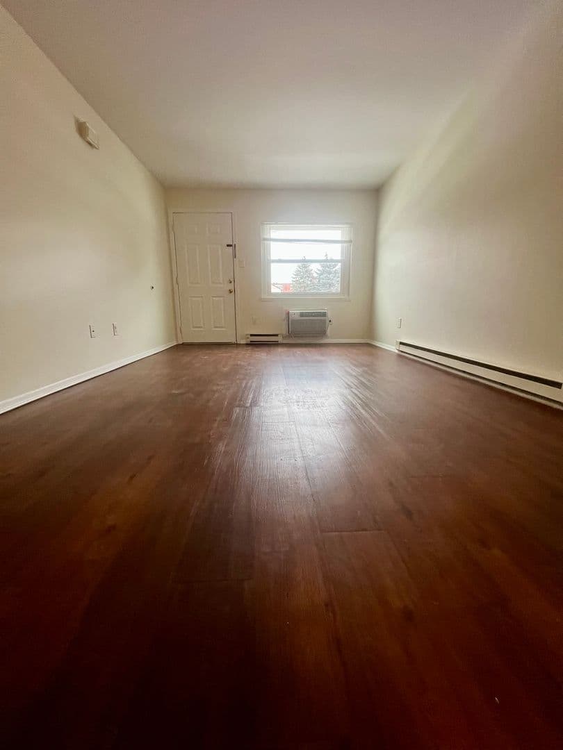 Lansdale Apartment: 100 E Mount Vernon St