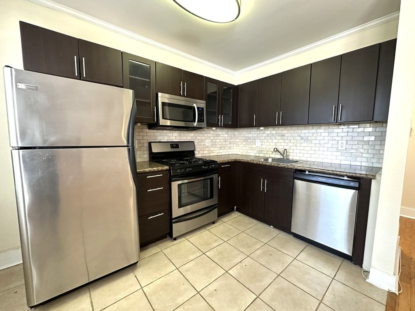 Philadelphia Apartment: 437 W School House Ln