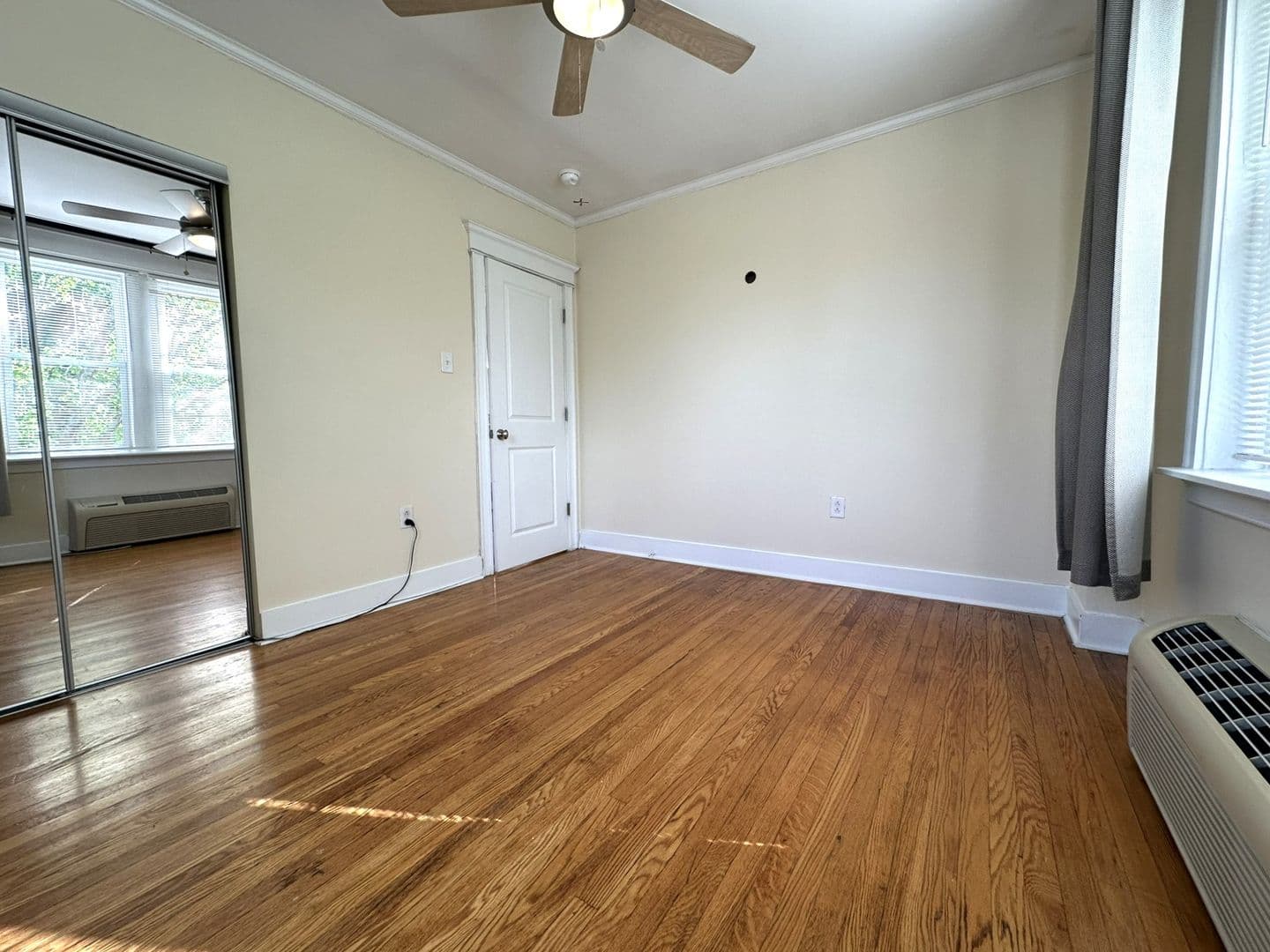 Philadelphia Apartment: 437 W School House Ln