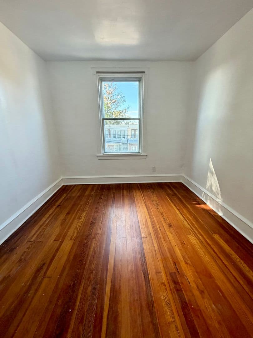 Collingdale House: 7 Rhodes Ave