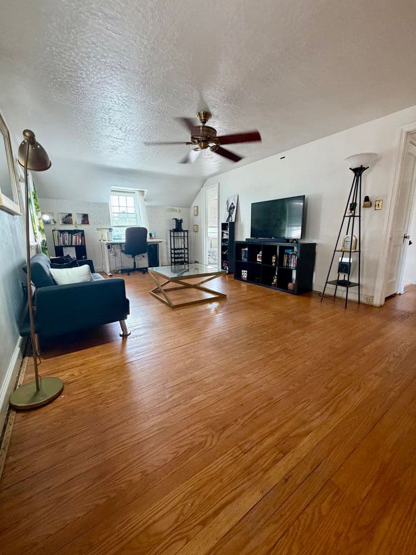 Philadelphia House: 6522 N American St