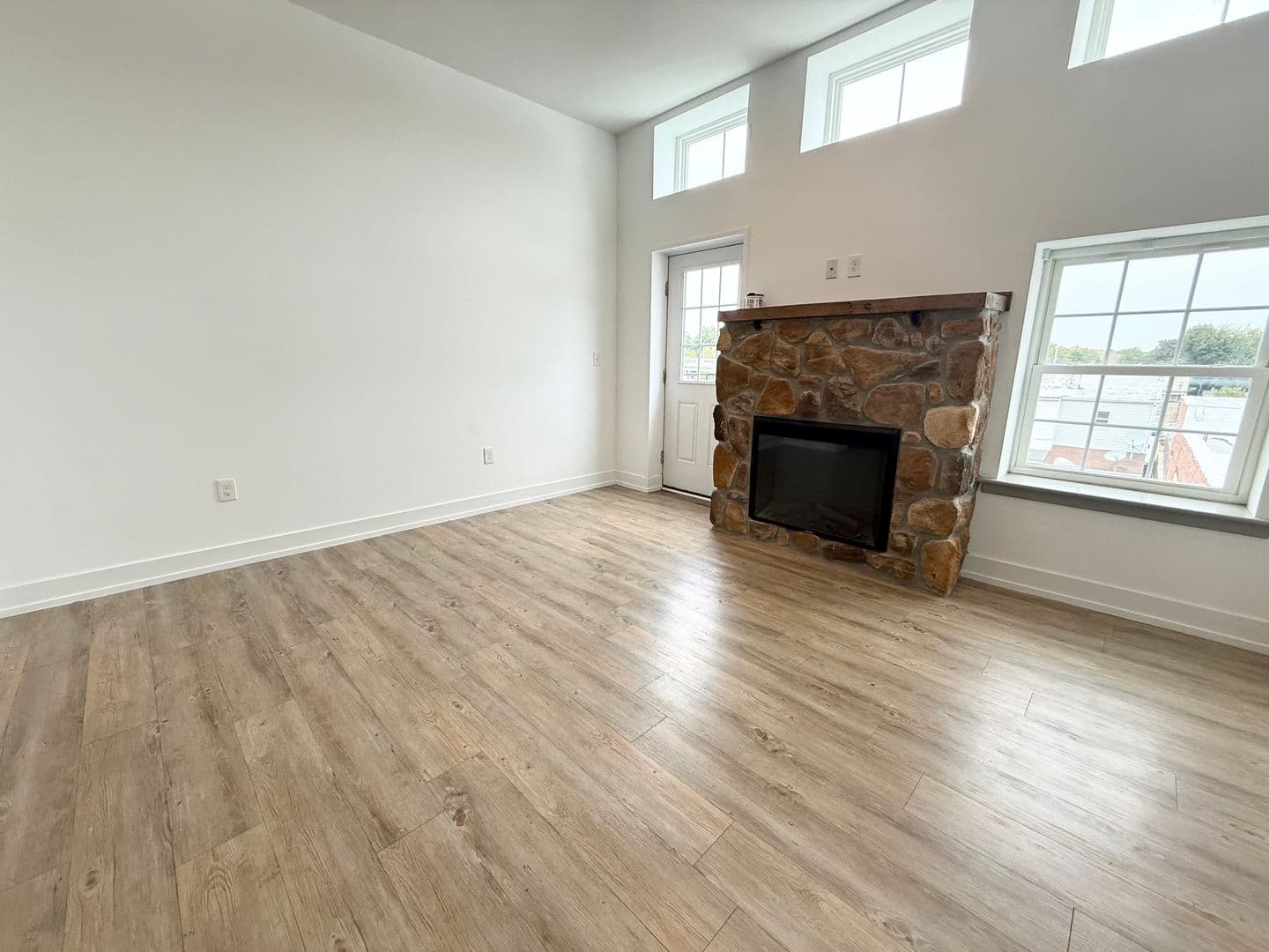Norristown Apartment: 221 W Main St