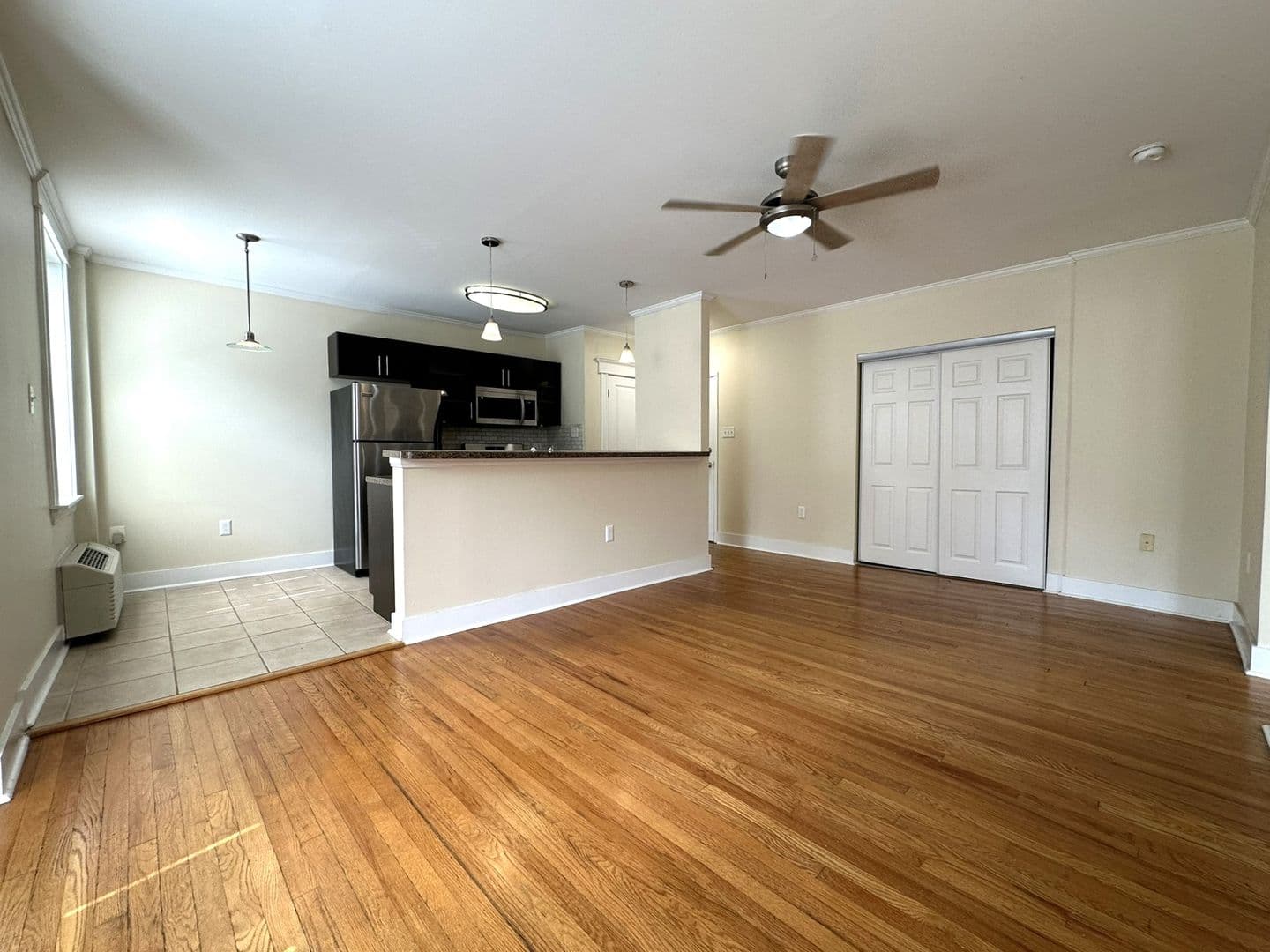Philadelphia Apartment: 437 W School House Ln