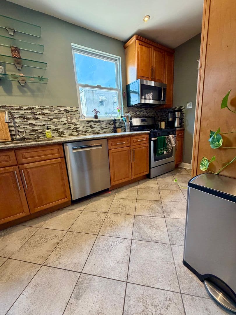 Upper Darby Townhome: 216 Glencoe Rd