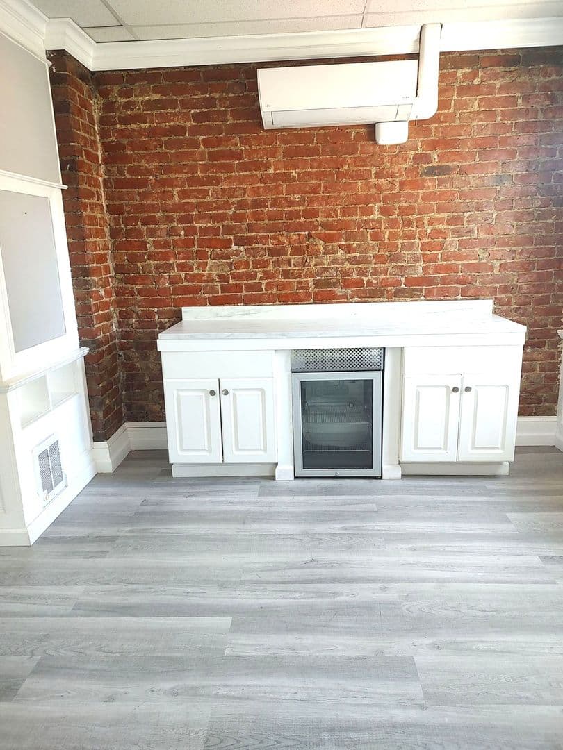 Philadelphia Apartment: 1003 S 13th St