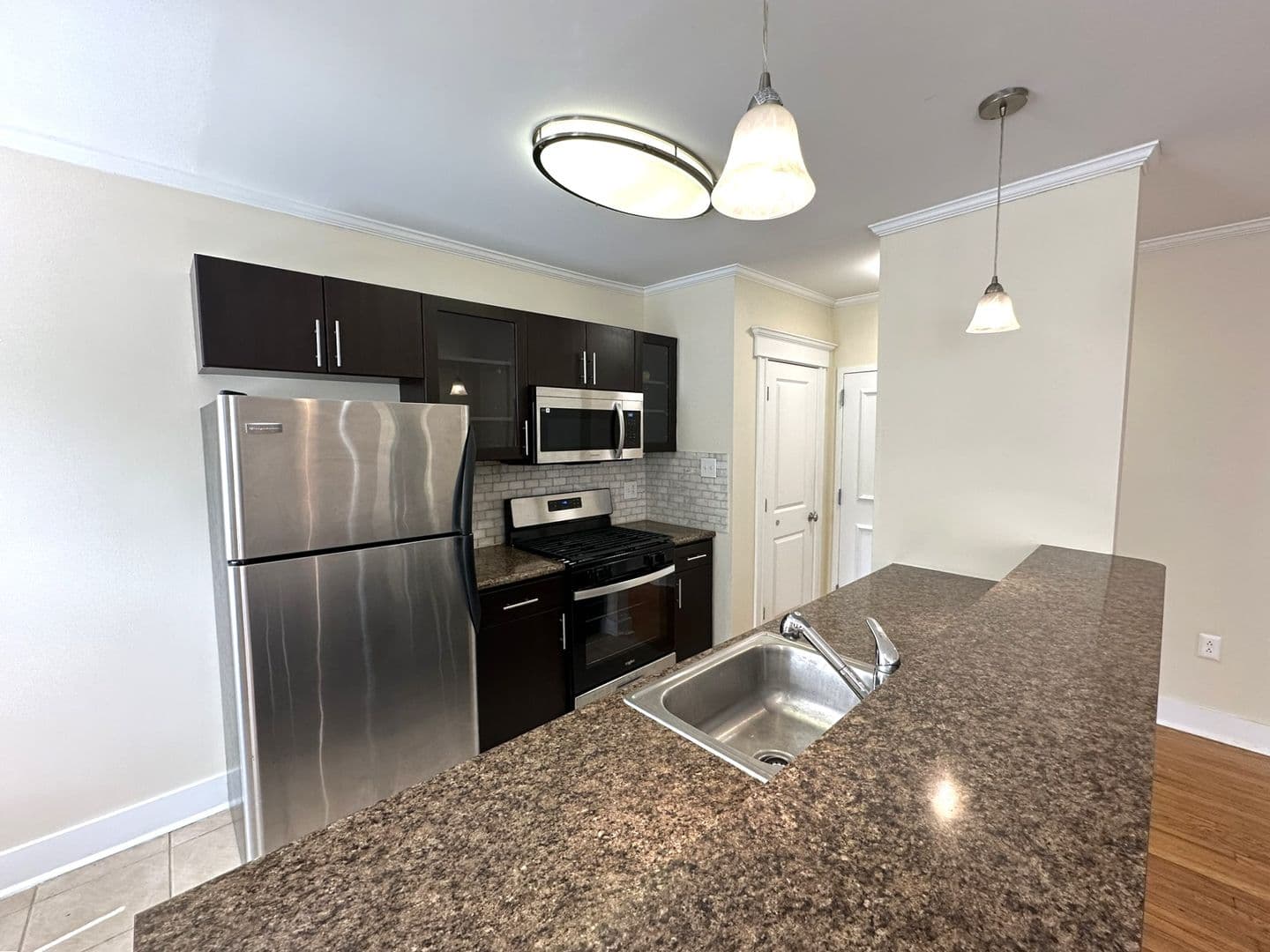 Philadelphia Apartment: 437 W School House Ln