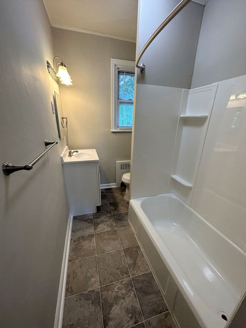 Philadelphia Apartment: 4927 Wynnefield Ave