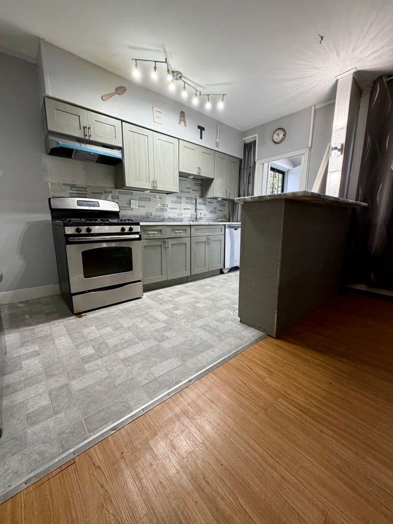 Philadelphia House: 7207 Sommers Rd