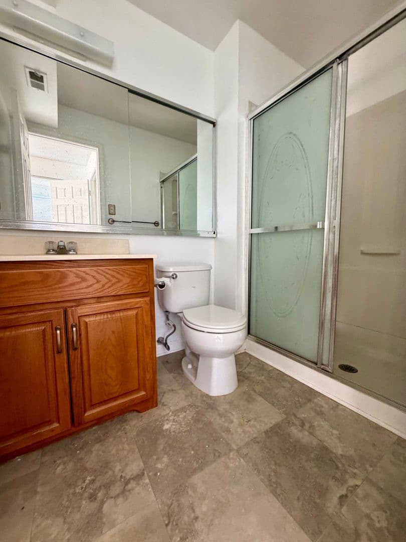 Newtown House: 32 Everett Dr