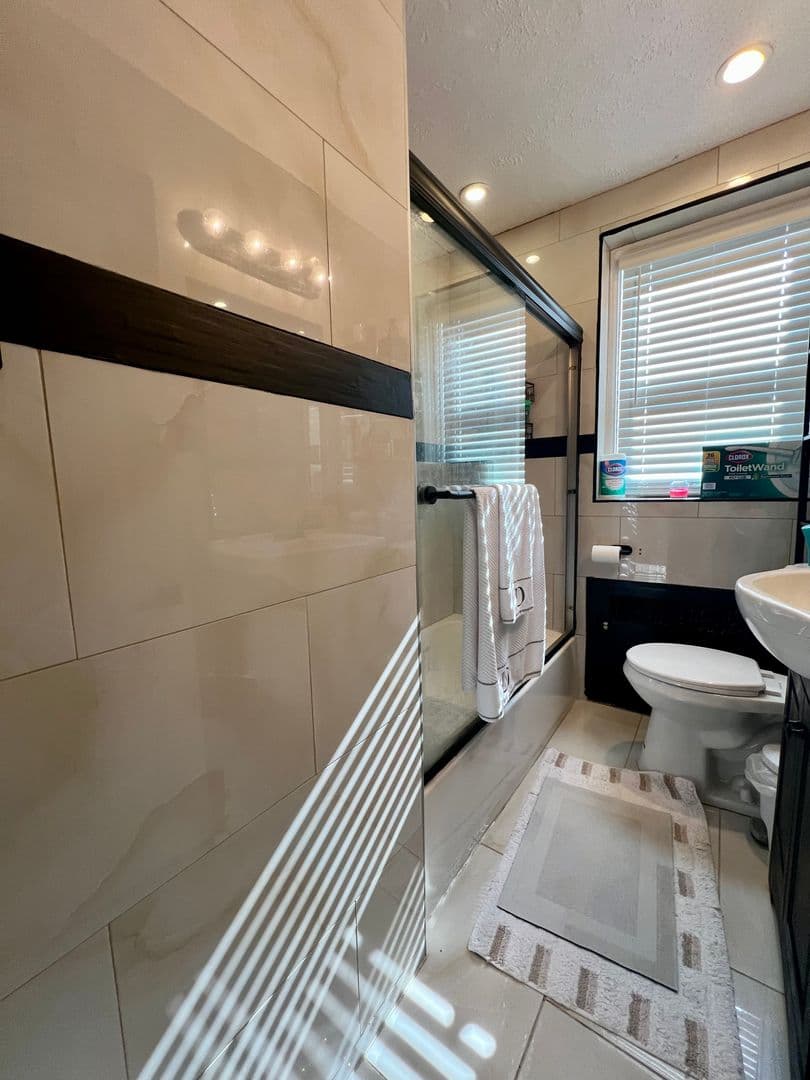 Lansdowne Townhome: 317 Barker Ave