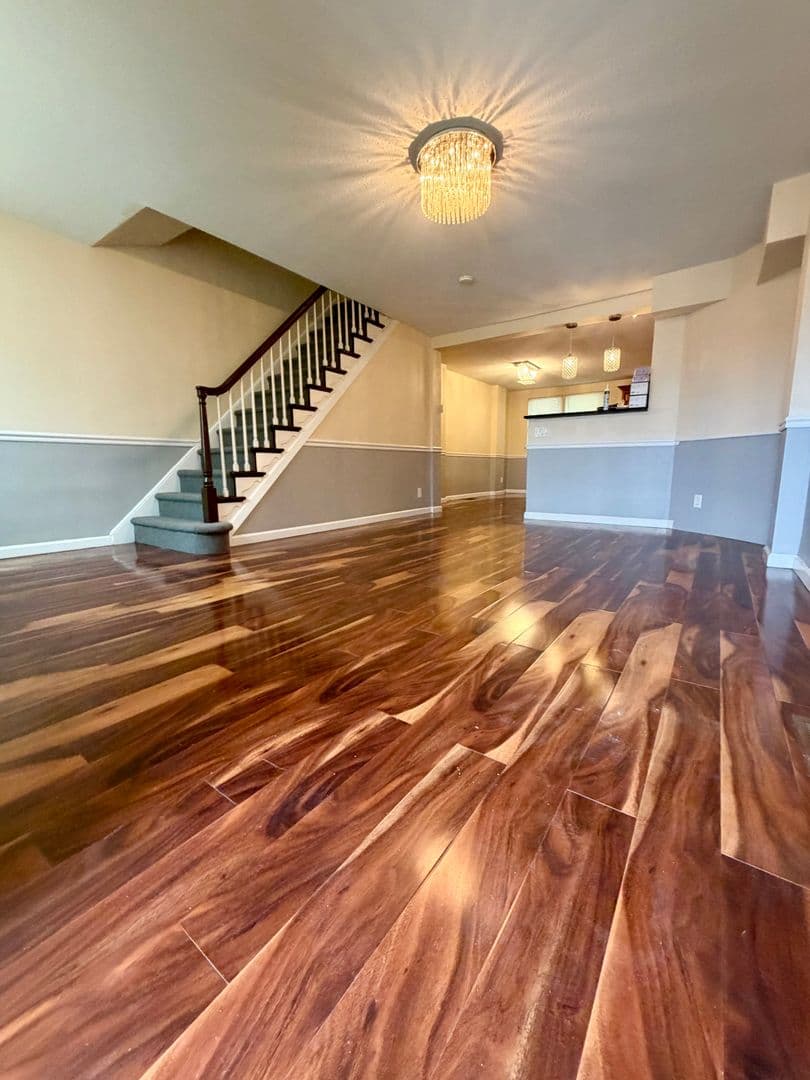 Philadelphia House: 1668 E Walnut Ln