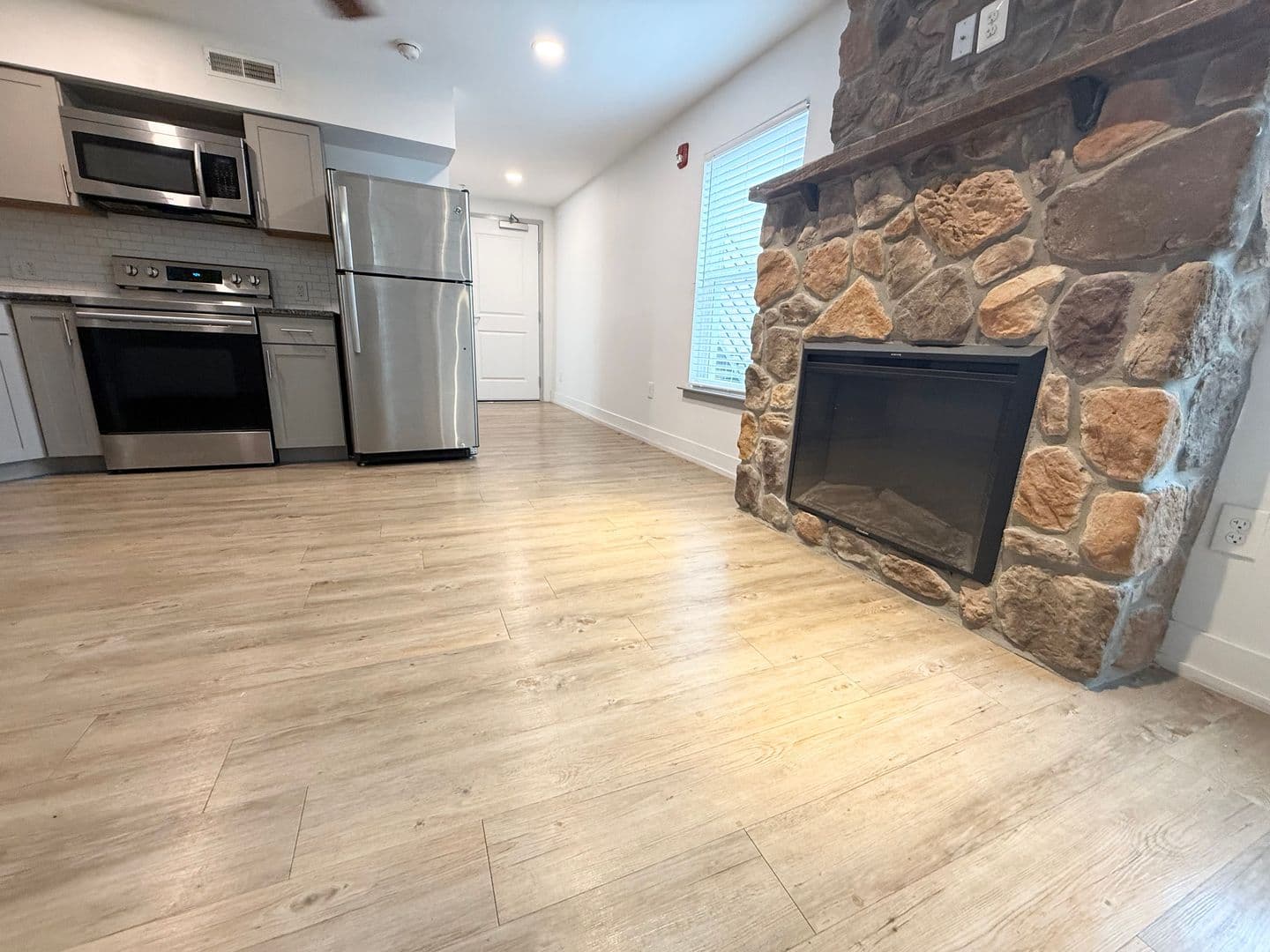 Norristown Apartment: 221 W Main St