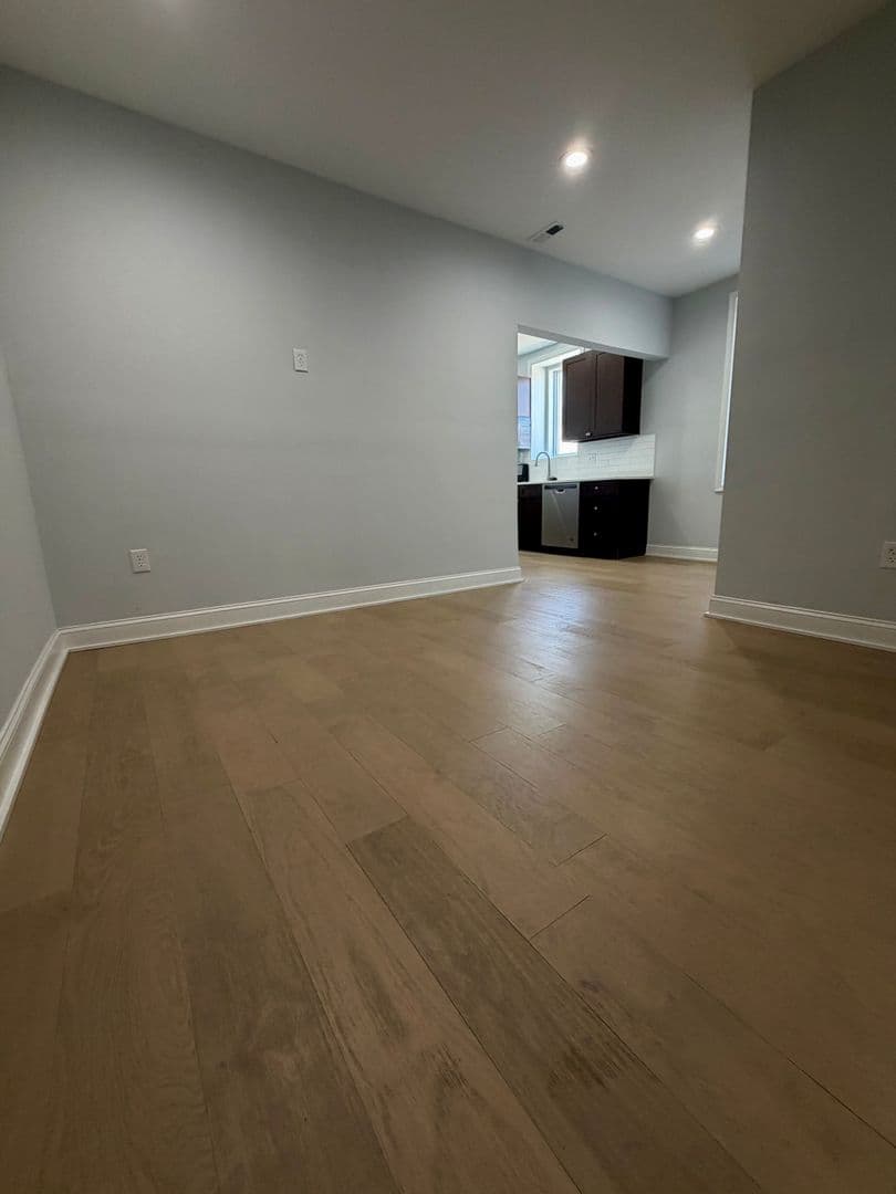 Philadelphia Apartment: 1247 Snyder Ave