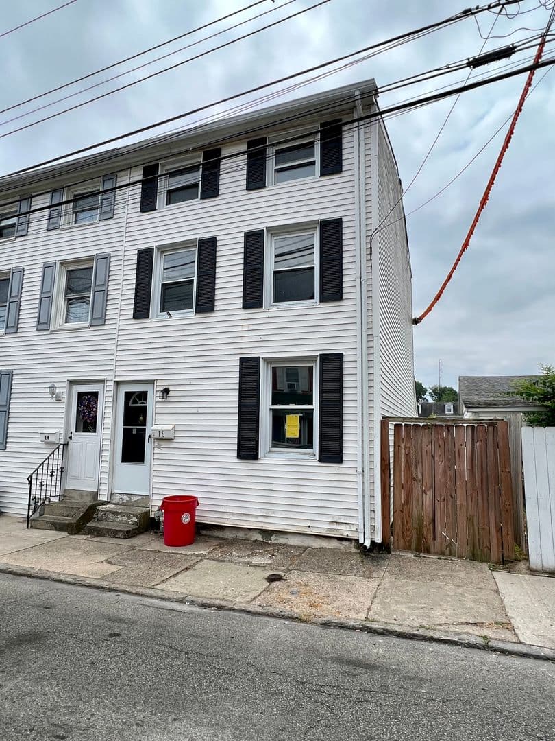 Brookhaven Townhome: 16 3rd St