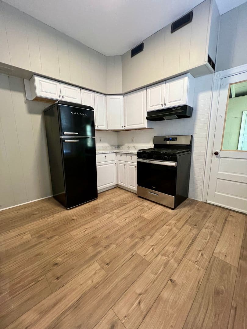 Norristown Townhome: 502 Buttonwood St