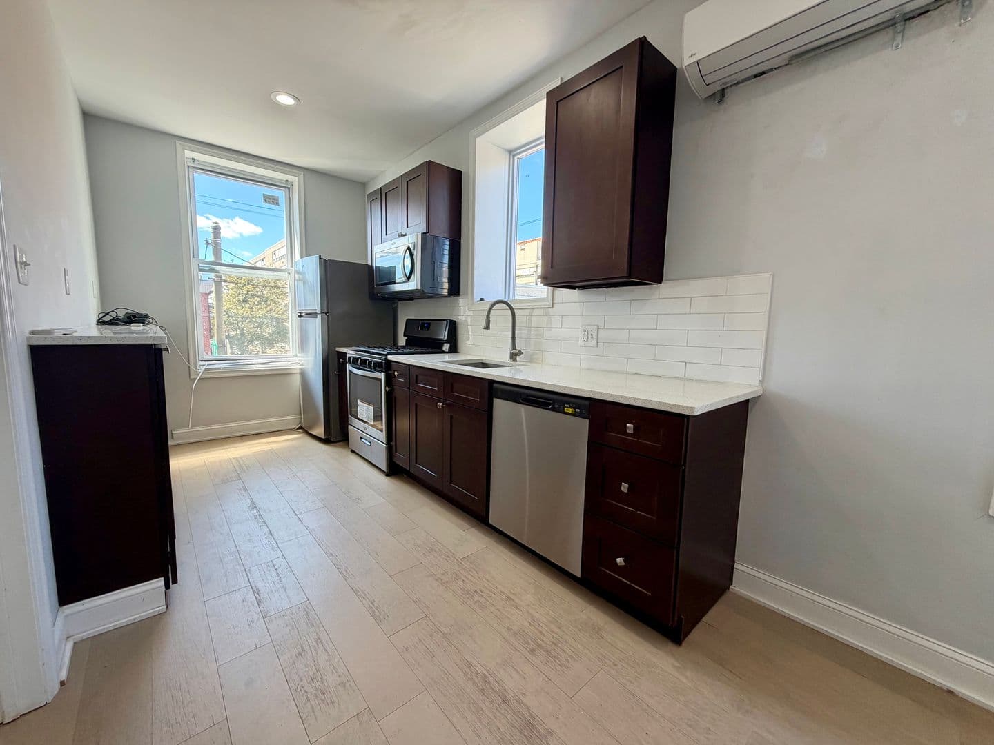 Philadelphia Apartment: 1247 Snyder Ave