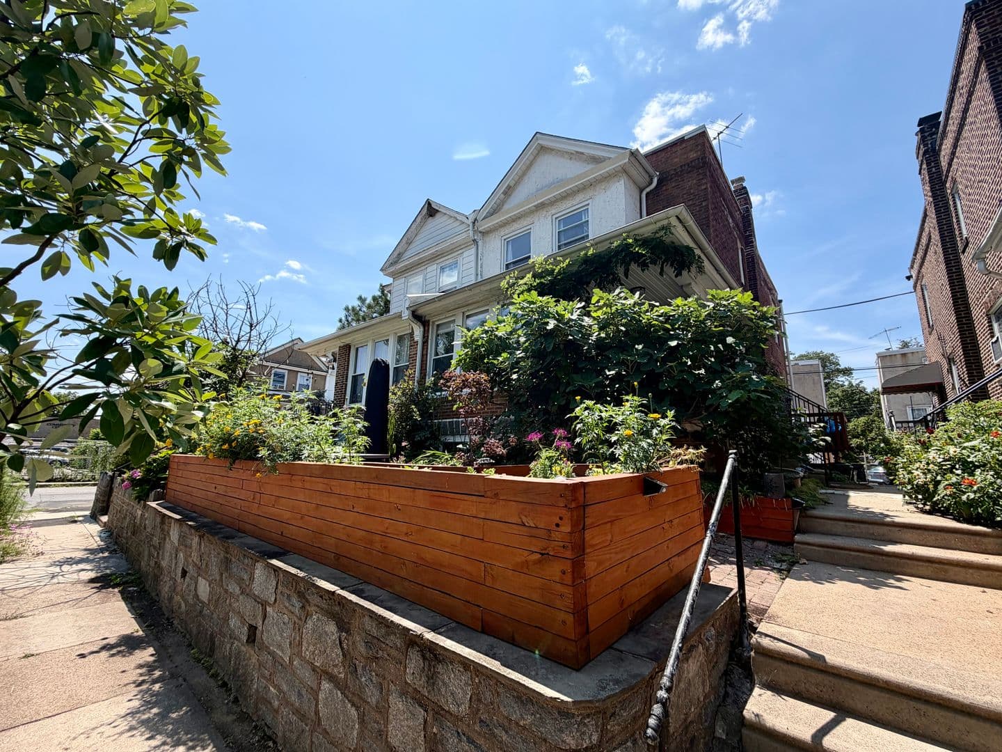 Upper Darby Townhome: 216 Glencoe Rd