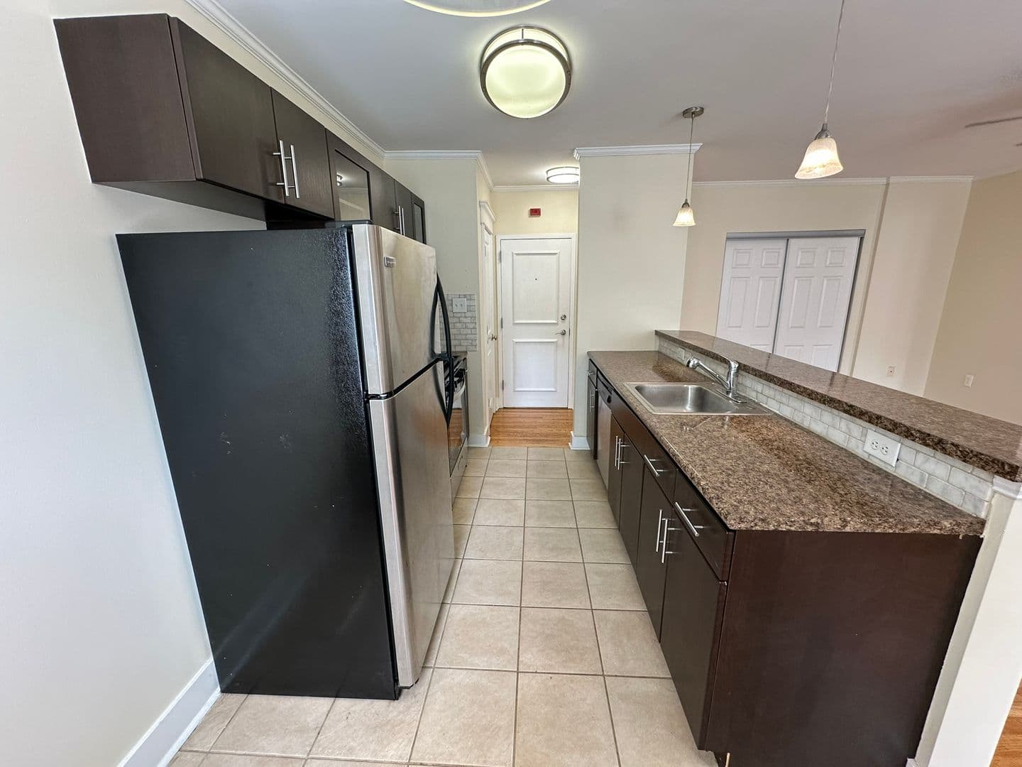 Philadelphia Apartment: 437 W School House Ln