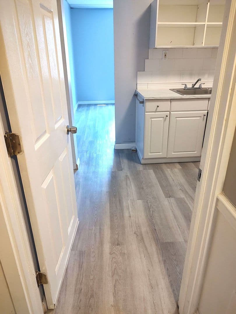 Philadelphia Apartment: 1003 S 13th St