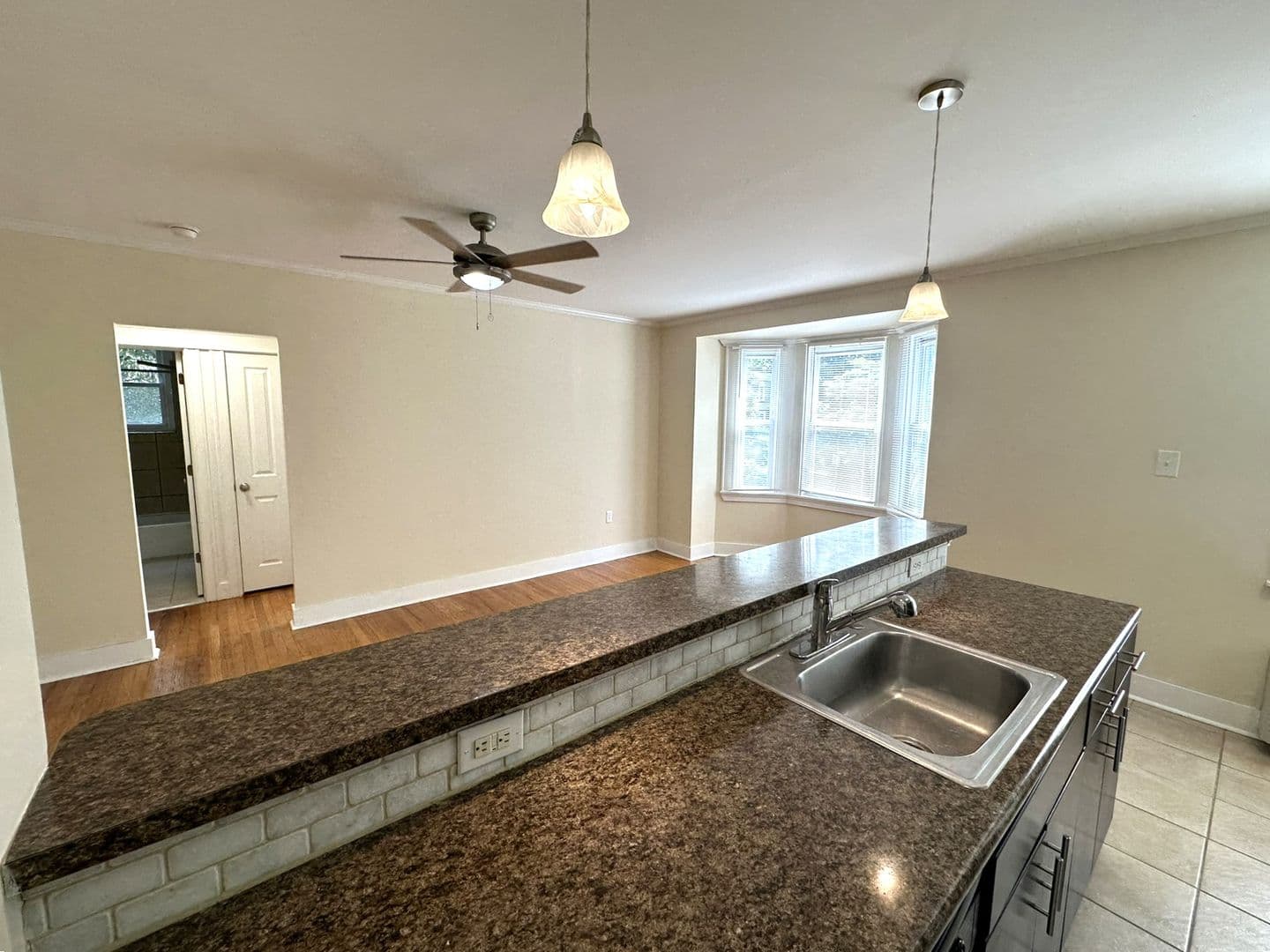 Philadelphia Apartment: 437 W School House Ln