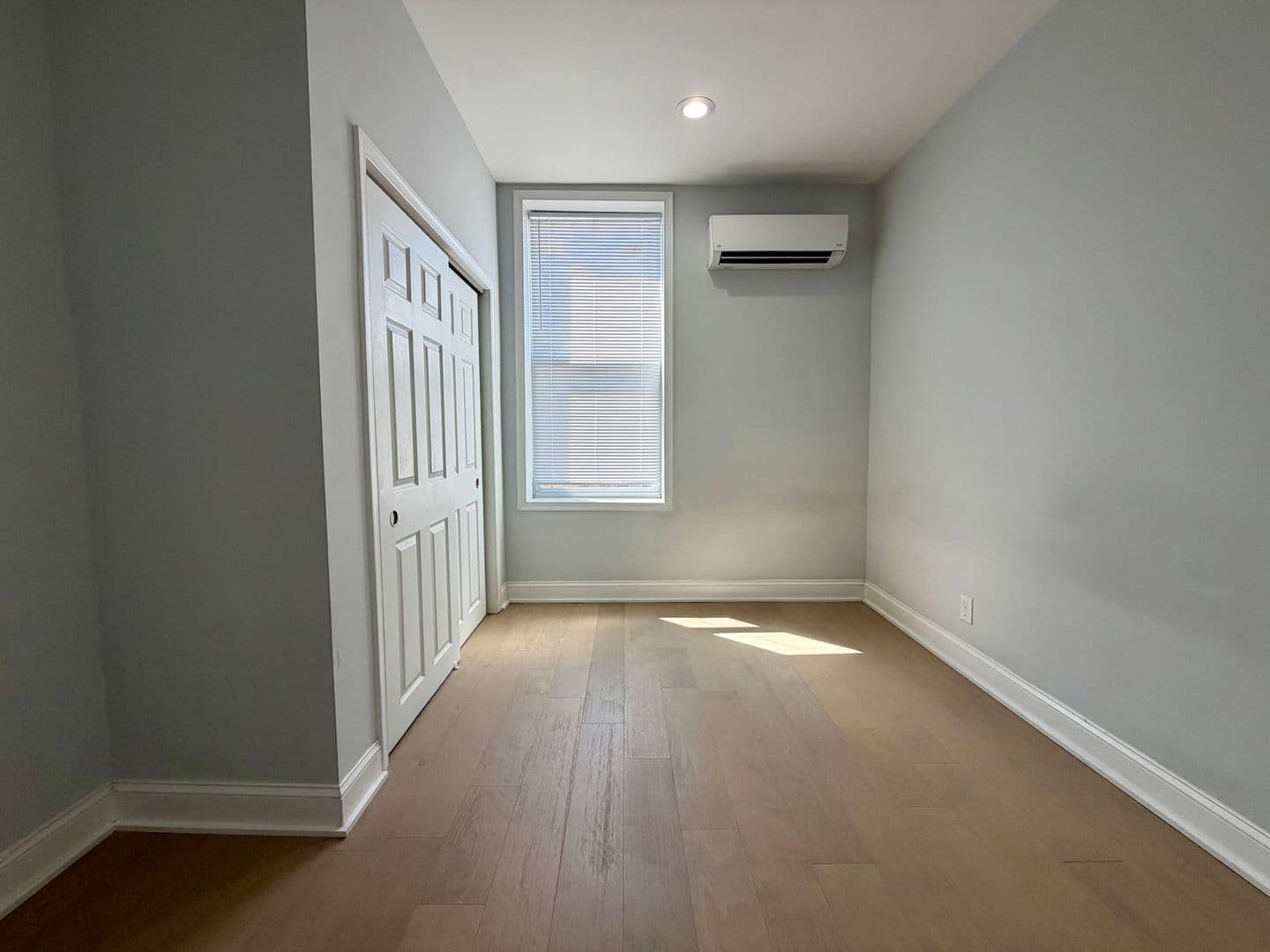 Philadelphia Apartment: 1247 Snyder Ave