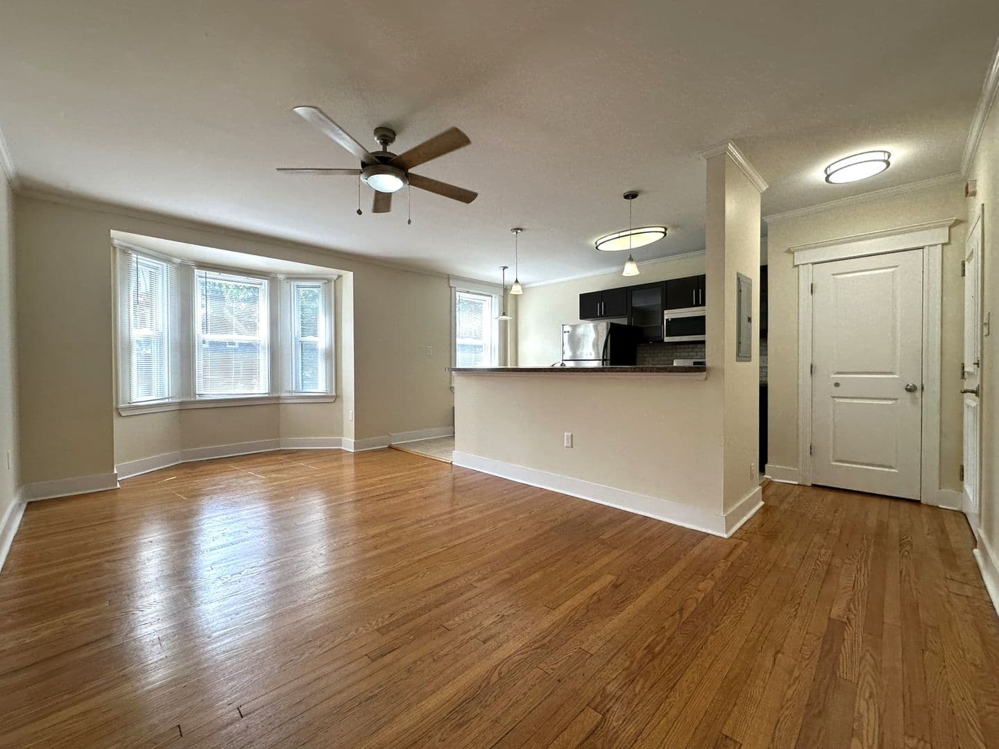Philadelphia Apartment: 437 W School House Ln