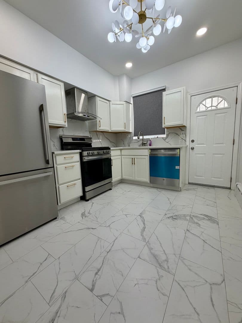 Philadelphia House: 2248 S Beechwood St
