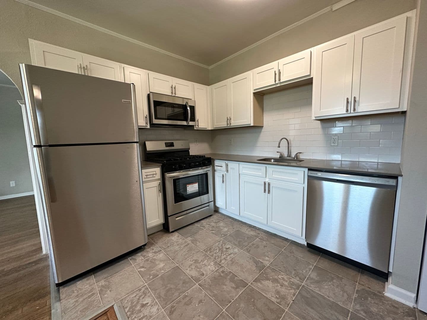Philadelphia Apartment: 4927 Wynnefield Ave