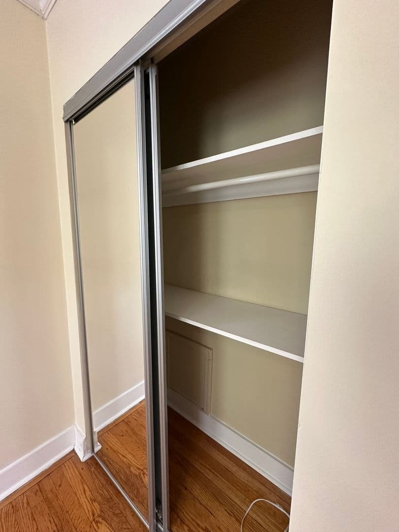 Philadelphia Apartment: 437 W School House Ln